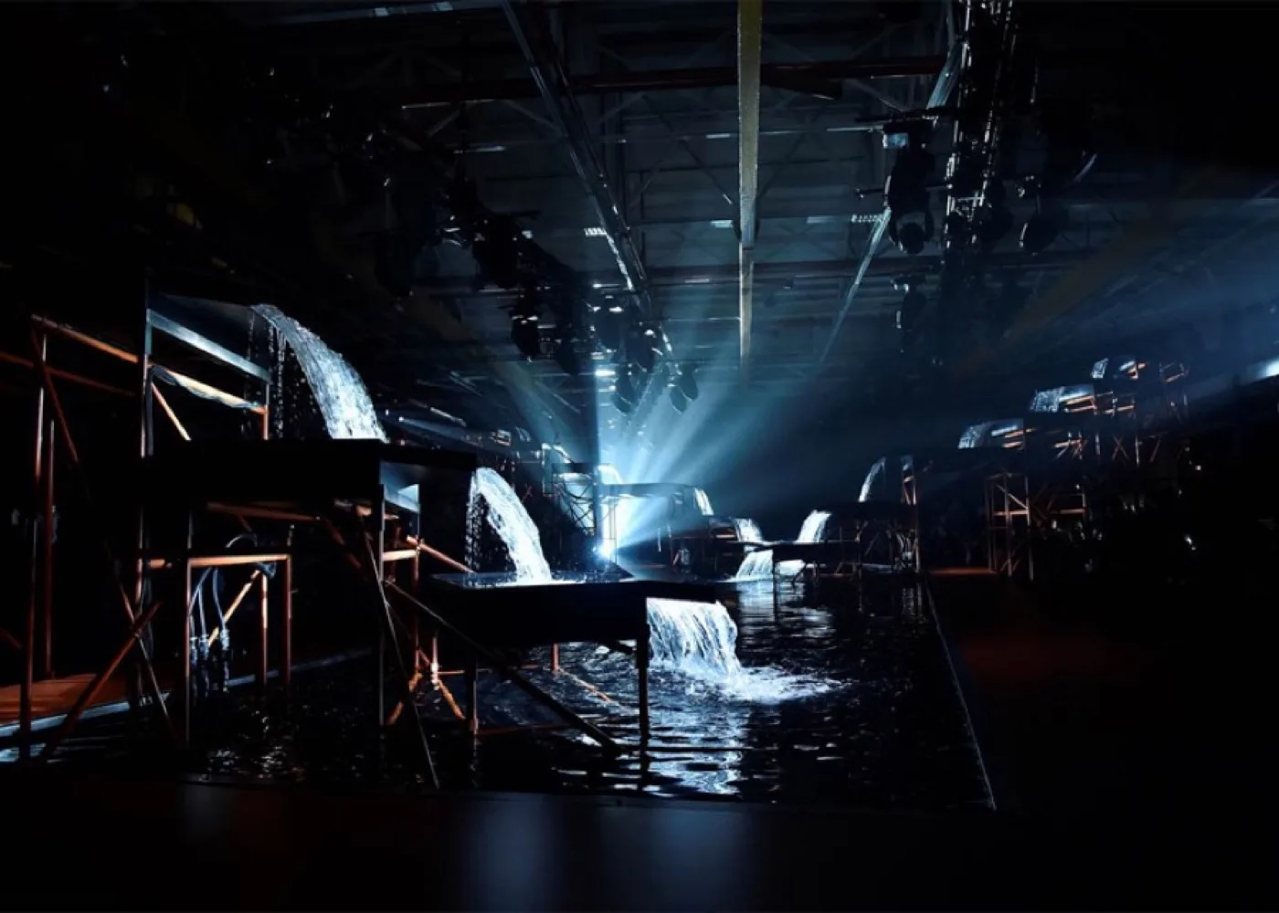 Hunter Original AW15 runway beneath indoor waterfalls